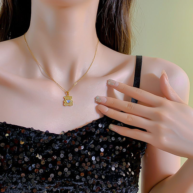 Wholesale of Japanese and Korean fresh and colorful heart-shaped bear pendant titanium steel necklace, women's niche light luxury high-end collarbone chain Application Scenario