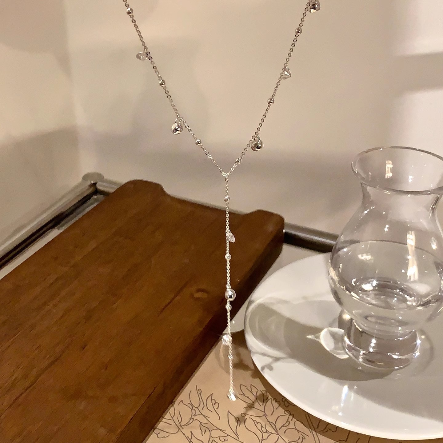 Super sparkling Starry Sky small bell tassel necklace, women's light luxury, niche and high-end collarbone chain, neck chain accessory choker Specification drawing