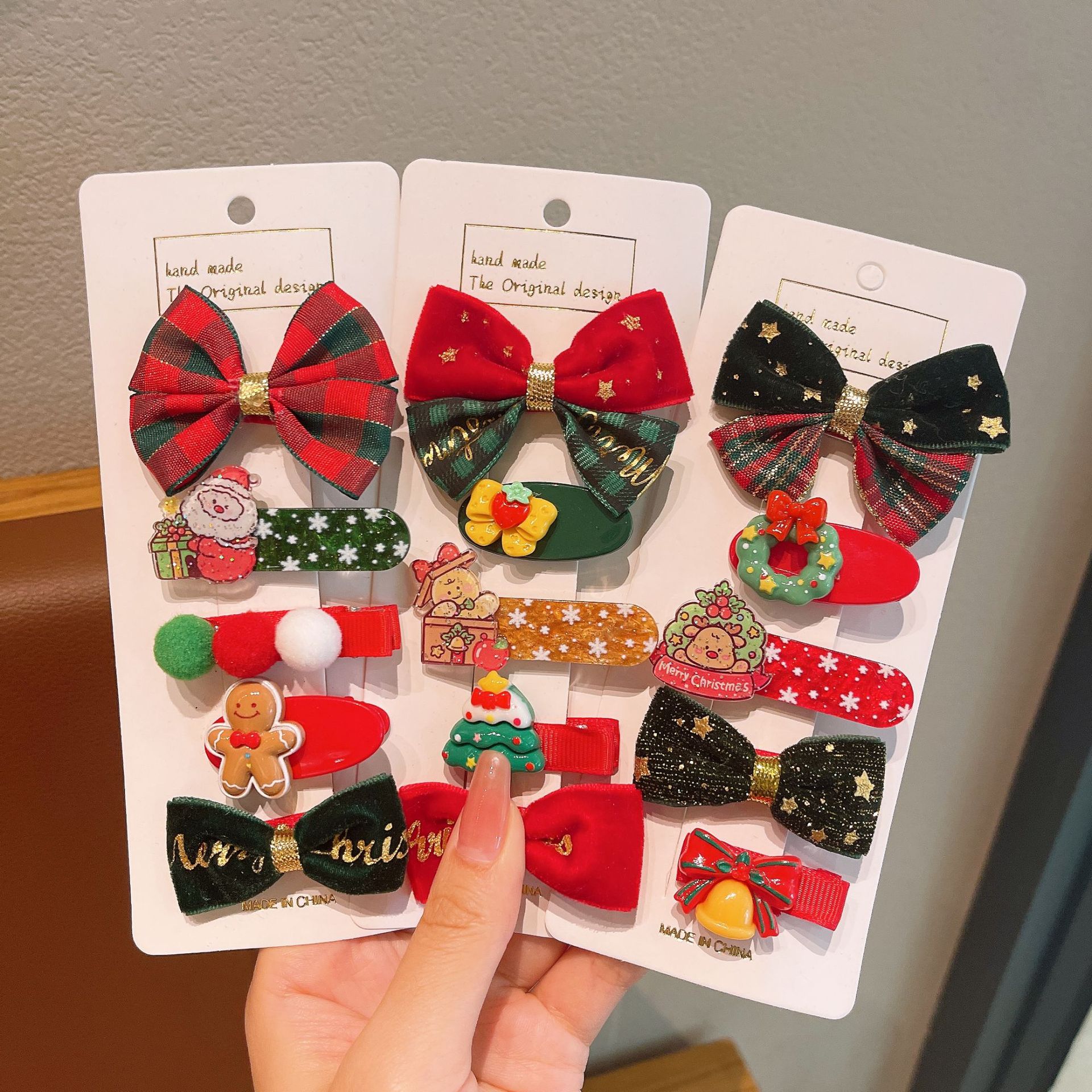 Christmas hair clips, children's bow hair clips, cute little girl snowman headwear, holiday outfit hair accessories details Picture