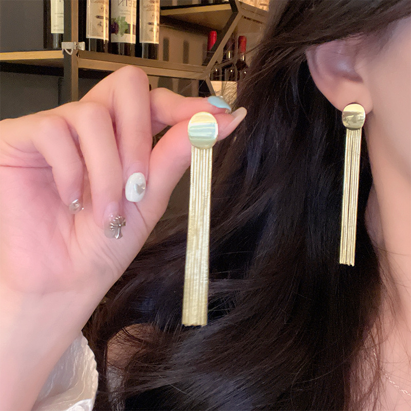 European and American style exaggerated circular tassel earrings, a light luxury and fashionable bestseller for women, exuding a sense of high-end elegance. Long earrings and earrings Specification drawing