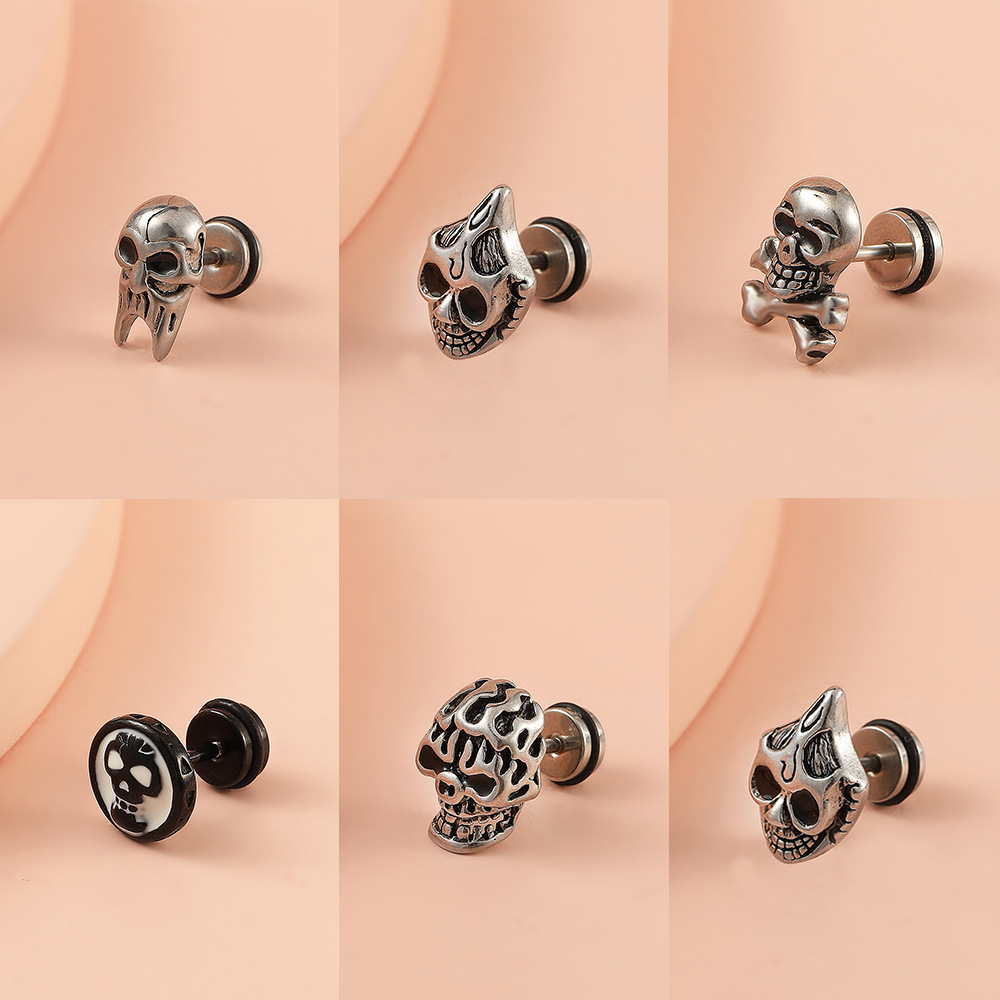 Gothic retro skull stud earrings, European and American fashion street stainless steel piercing accessories, trendy for both men and women full figure