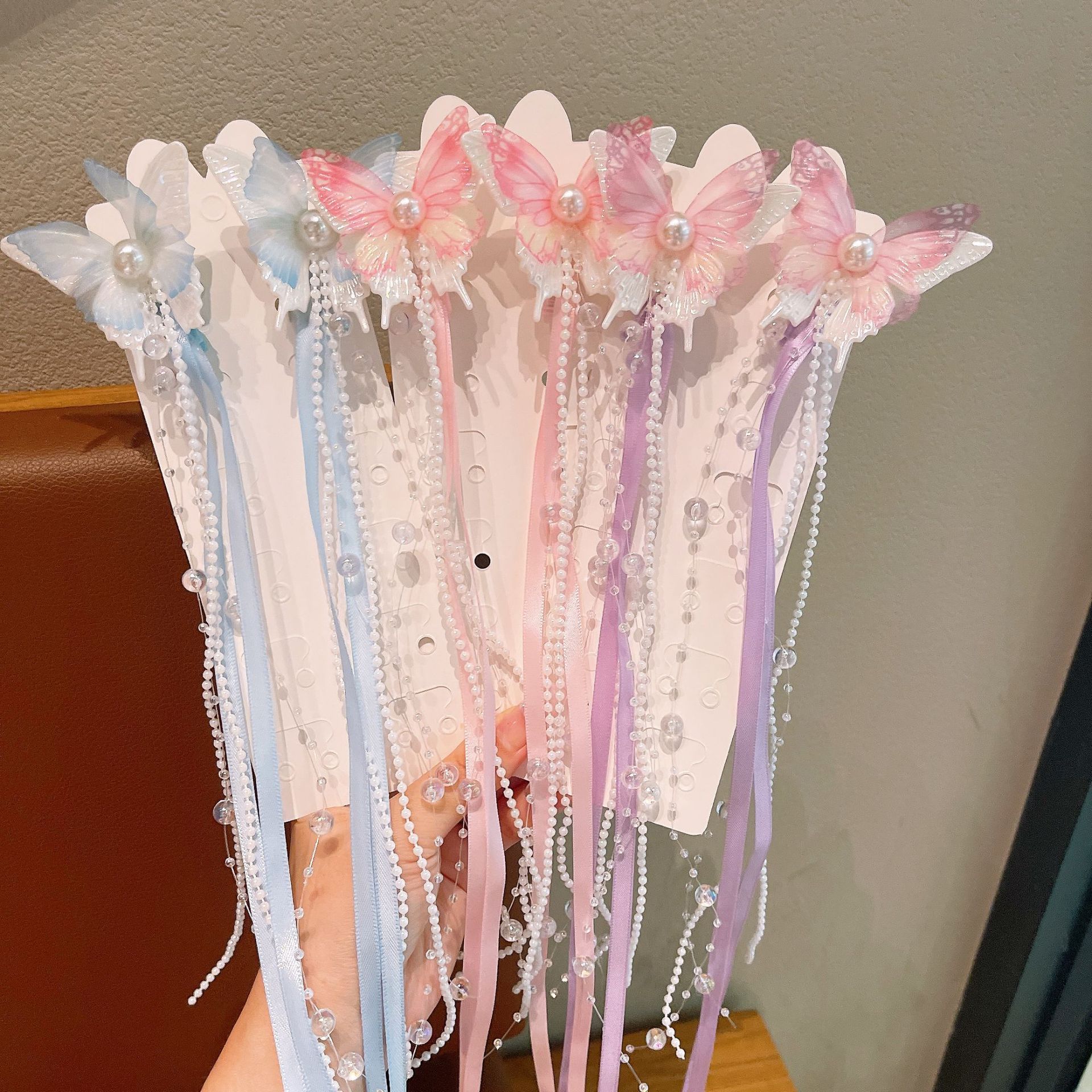 Hanfu headwear for girls, ancient-style, dynamic butterfly hair clips, elegant Chinese style, super fairy boy's ribbon brined hair accessories Application Scenario