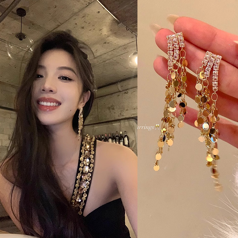 Korean-style heiress charm, sparkling diamond sequined tassel earrings, high-end and light luxury earrings for women, unique stud earrings for women, making the face look smaller full figure