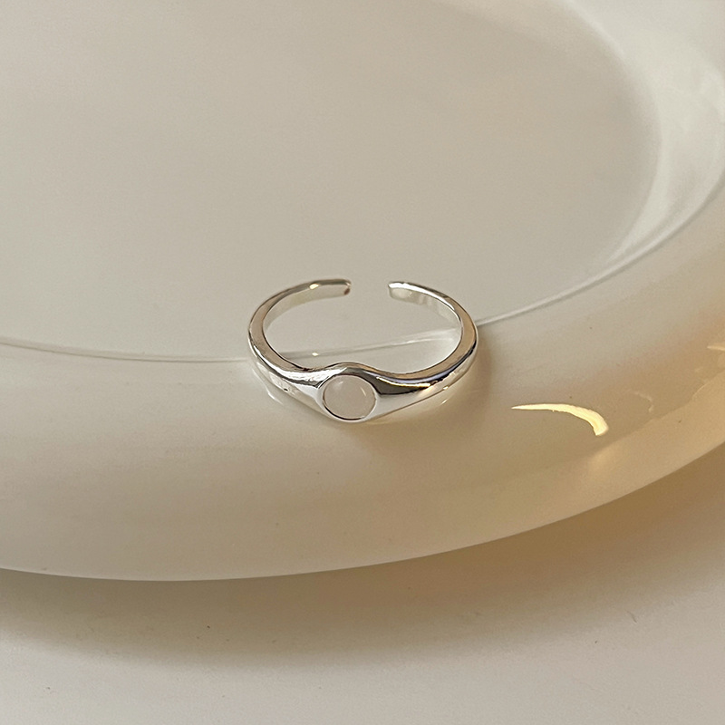 In 2024, the new style of the index and middle fingers features a unique and trendy Japanese and Korean style. The adjustable finger is simple and mixed with a plain silver ring for women details Picture