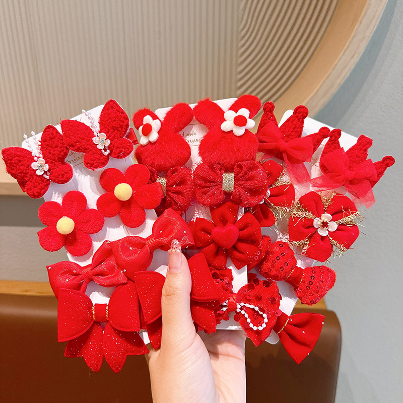 Children's red New Year hair accessories, girls' New Year hair clips, baby ancient-style bow hair clips, Chinese-style Hanfu headwear Application Scenario