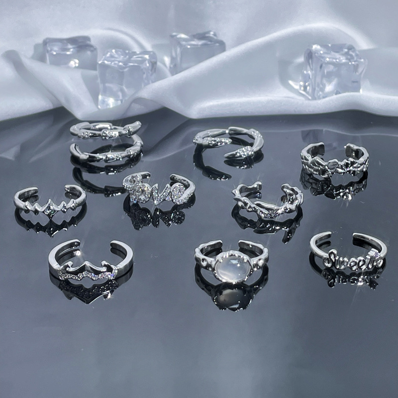 Minimalist plain bezel pleated texture open ring for women, irregular, fashionable, versatile, unique, niche and high-end index ring details Picture