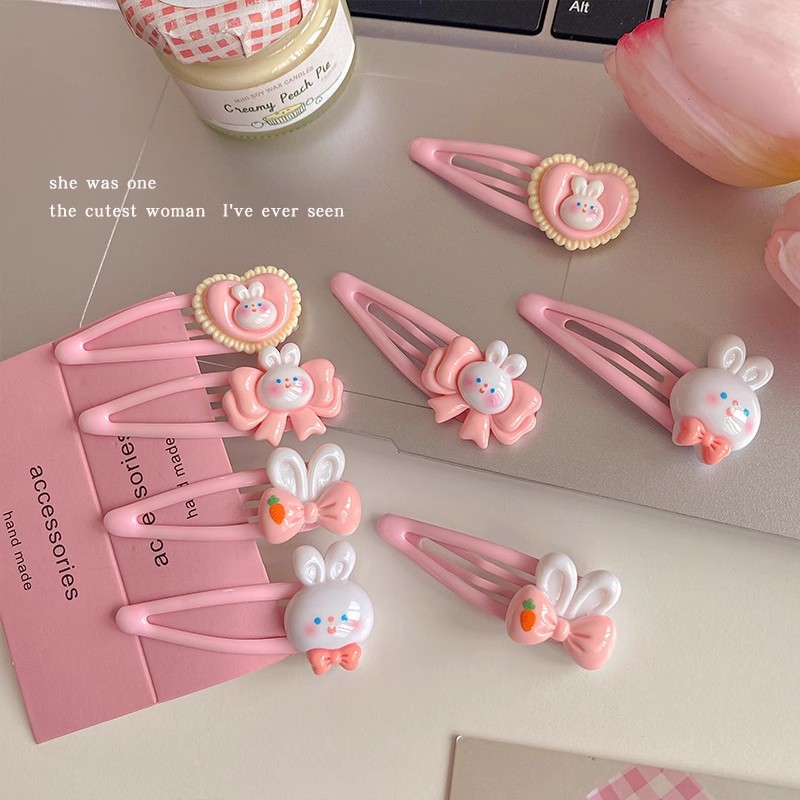 Cute pink hair clips for girls, baby hair clips, cartoon little rabbit, side bangs on the forehead, hair clips headwear Application Scenario