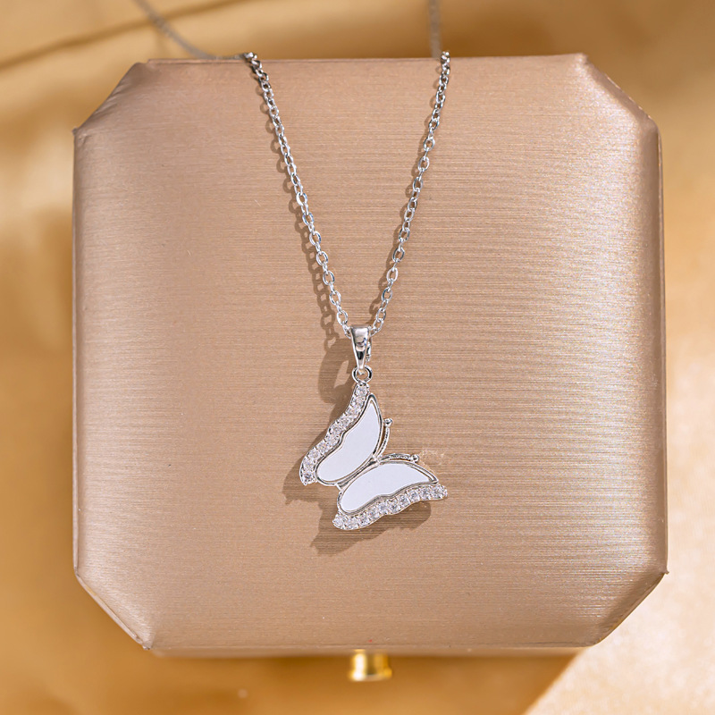 Korean 18k simple gold diamond-encrusted butterfly necklace, a niche design for women, a popular collarbone chain, a personalized and trendy accessory details Picture