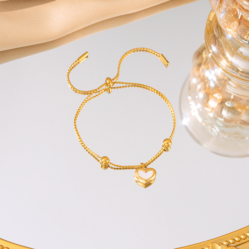 Colorful shell heart titanium steel necklace, women's fashionable pull-out bracelet, heart-shaped stud set, niche light luxury collarbone chain Application Scenario