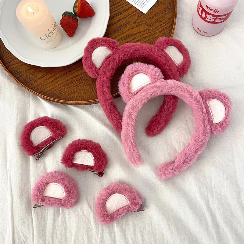 Strawberry Bear plush hairband for women's autumn and winter face washing, hair pressing and anti-slip hairpin 2022 New style popular cat ear headband full figure