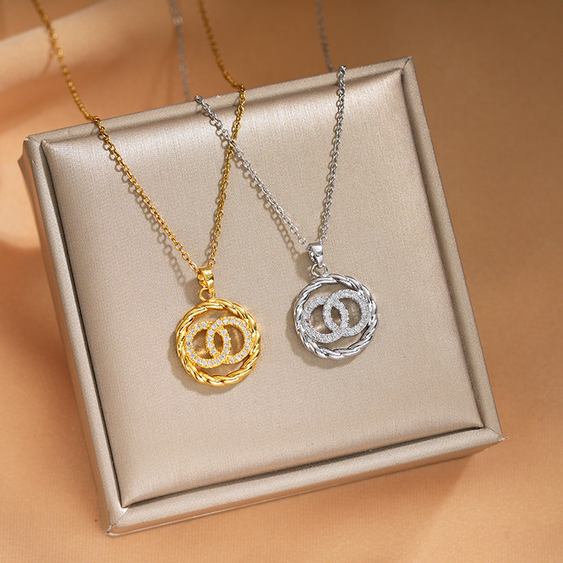 Korean-style, zircon inlaid exquisite titanium steel necklace, fashionable and versatile for women, popular collarbone chain, niche and light luxury accessory details Picture