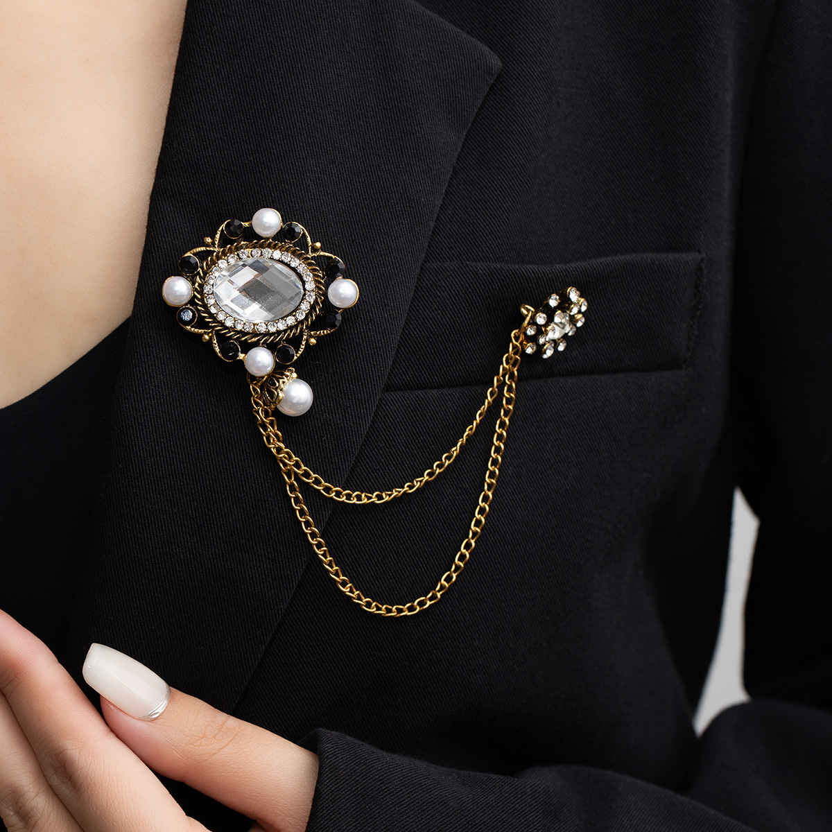 European and American retro British style pearl brooch, fashionable men's suit accessories, gemstone chain, diamond-encrusted firework brooch full figure