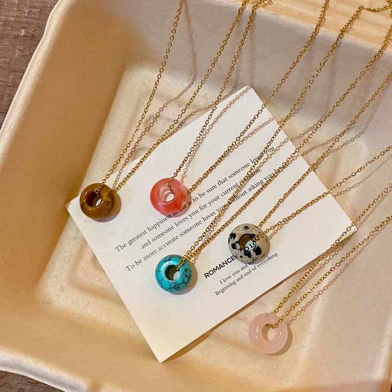 Korean-style retro natural stone pendant necklace, women's fashion, light luxury and high-end feel, titanium steel collarbone chain, real gold electroplated accessories Application Scenario