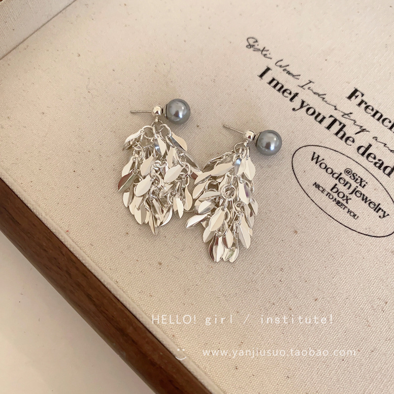Sparkling pearl wheat ear tassel stud earrings, long and elegant, cool style, high-end, simple and grand earrings and earrings details Picture
