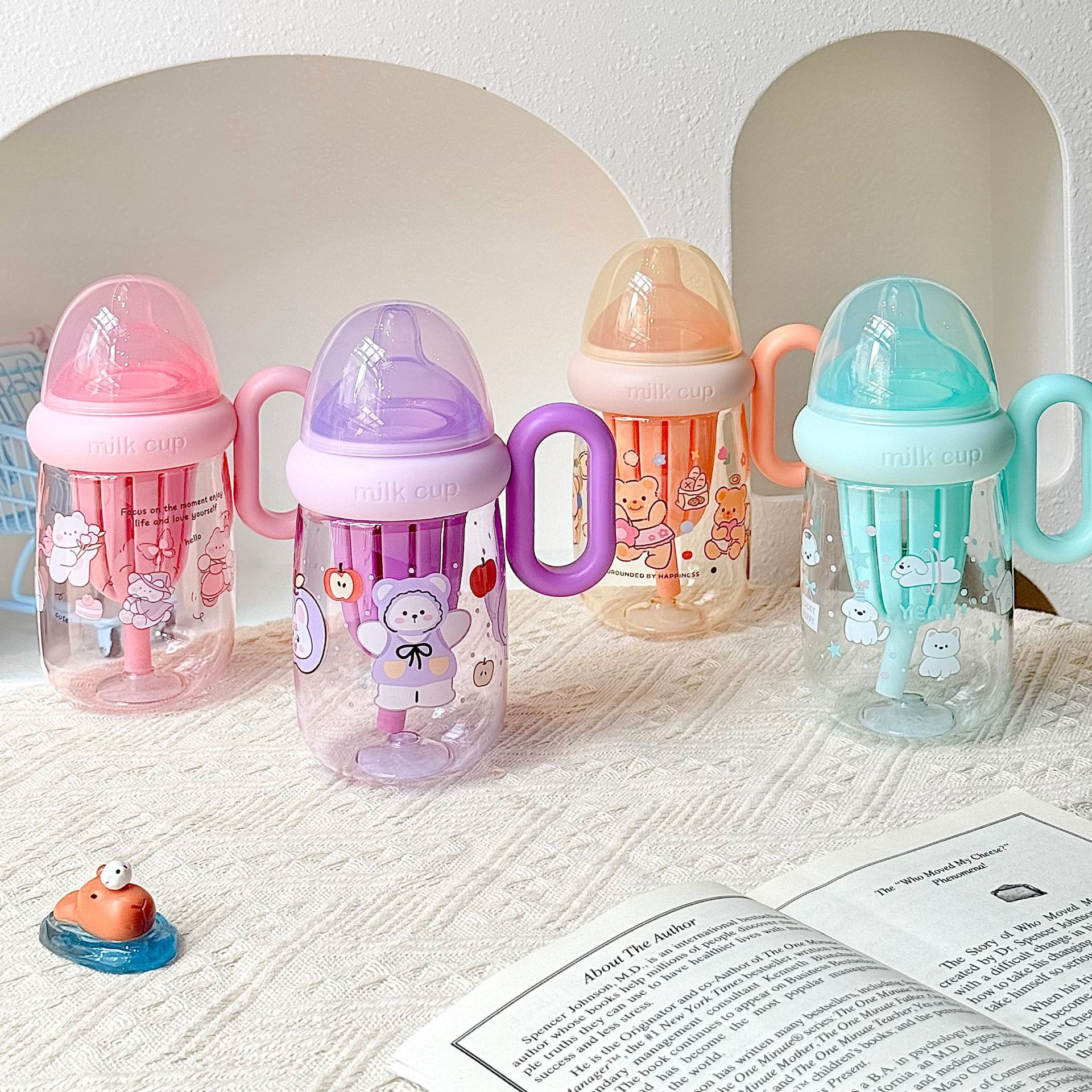 Creative baby bottle and water cup, tritan safe material, student plastic cup, girls with tea bin handle, milk cup details Picture