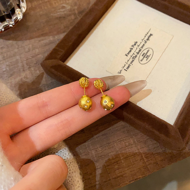 Golden brushed golden ball star stud earrings, a niche pair of high-end and elegant earrings for women, fashionable and light luxury earrings full figure