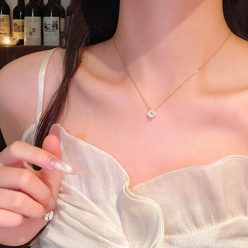 Exquisite full-diamond square sugar titanium steel necklace for women, light luxury, niche design, high-end oval pendant, collarbone chain accessory trend details Picture