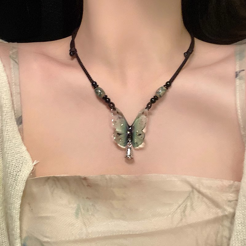 Butterfly Hunt ~ Pearl Weaving Butterfly Necklace for Women, a minority ethnic style accessory with a cold and ancient Zen-like collarbone chain Specification drawing