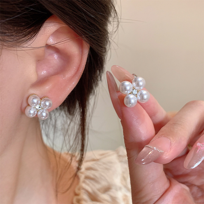 French retro zircon pearl earrings, women's fashion design, high-end feel, small stud earrings, individual temperament, internet-famous earrings details Picture