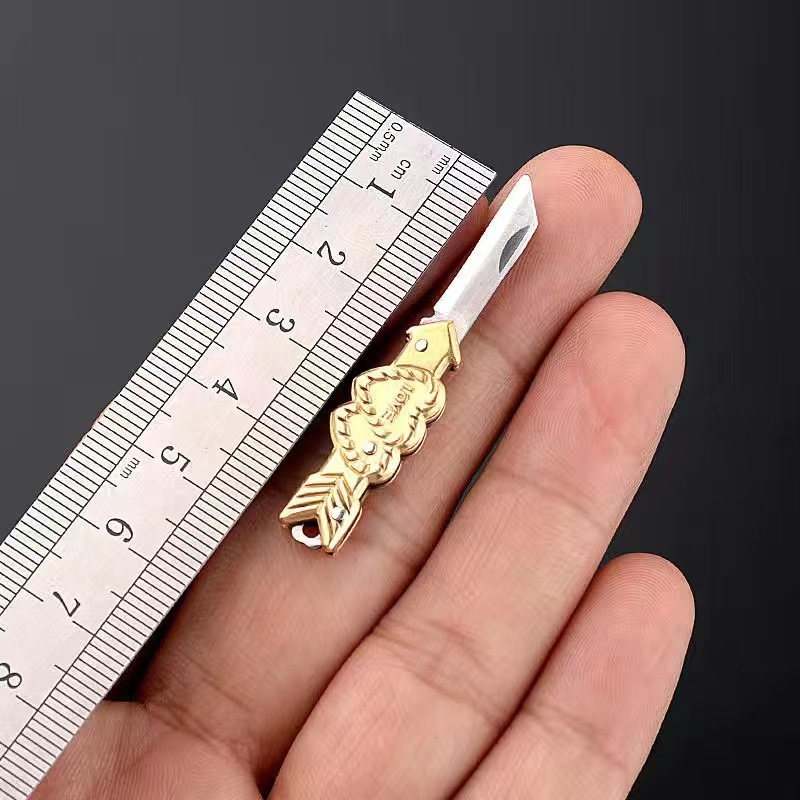 Mini brass folding knife, sharp and exquisite small knife, portable keychain, pendant, pocket knife, self-defense, unpacking packages undefined