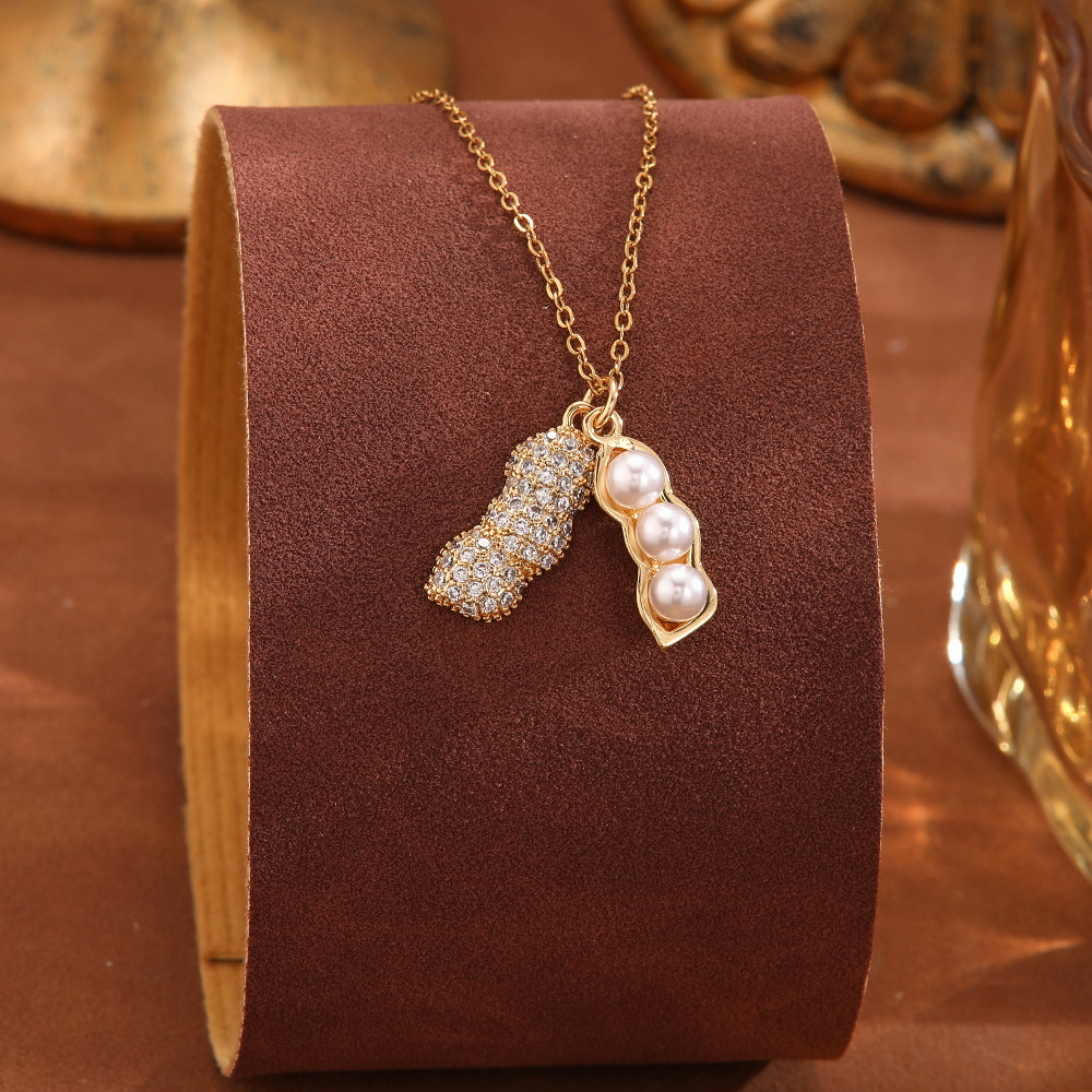 Cross-border European and American titanium steel necklace for women, with a unique and high-end feel. Butterfly copper micro-inlaid collarbone chain, simple pendant necklace Application Scenario
