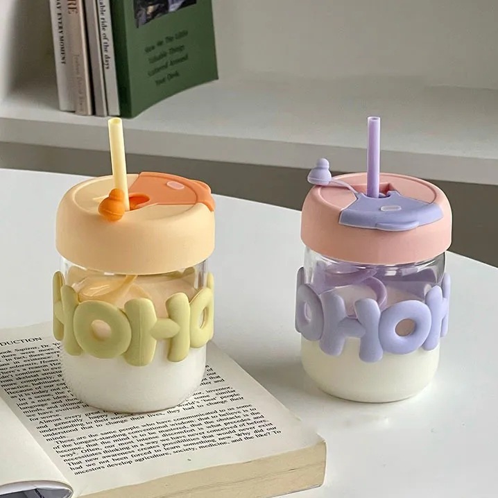 Cute girl glass cup, high appearance level, simple straw cup. Girls carry chains and carry ins water cups in summer Specification drawing