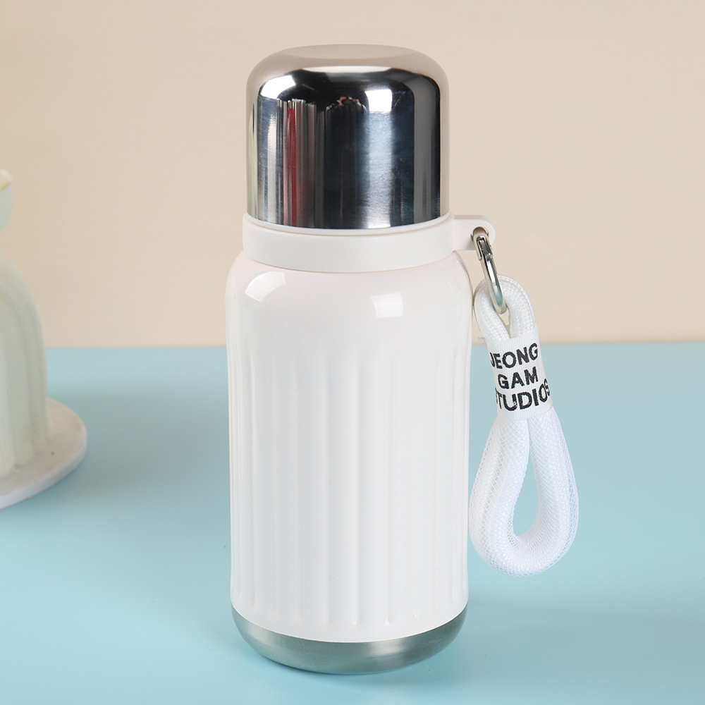 Best-selling 316 stainless steel insulated cup with handle, fashionable student cup, mini pocket cup, portable pop-up lid cup, sealed Application Scenario