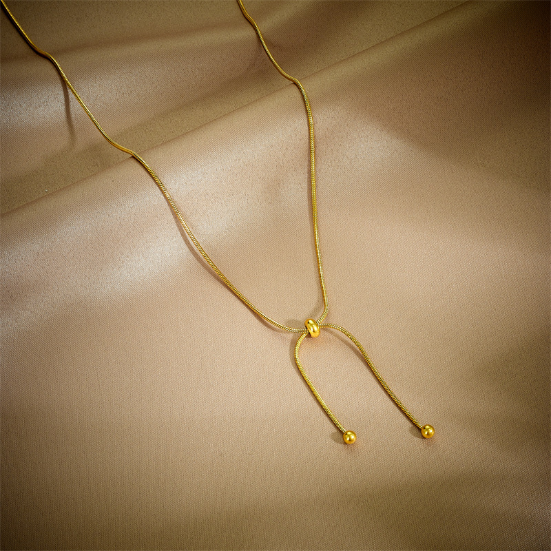 A niche design with a pull-out line necklace, a minimalist Instagram-style accessory for women, and a simple collarbone chain necklace full figure