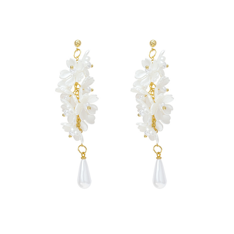 Silver needle diamond-encrusted pearl petal tassel stud earrings, fashionable, versatile and high-end earrings, niche commuter earrings wholesale for women Item Picture