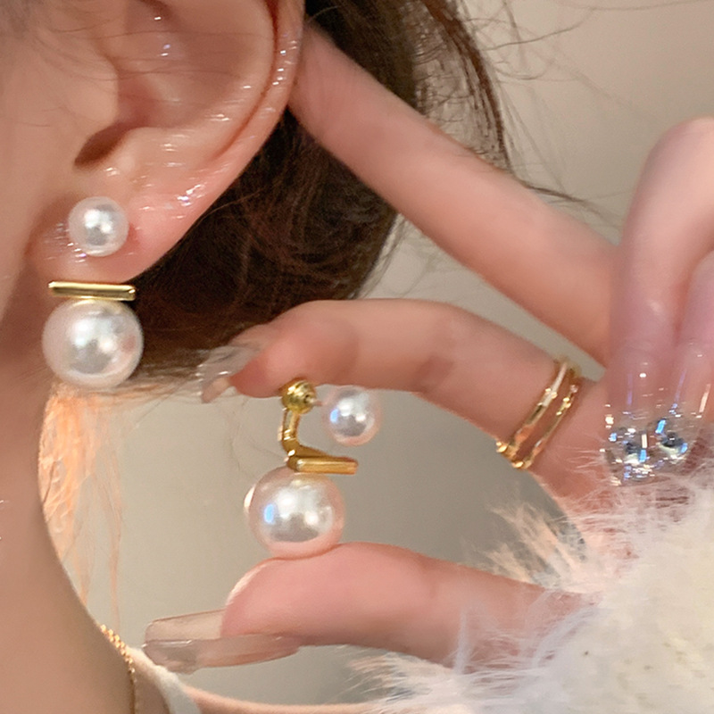 Wholesale of French pearl earrings for women's 2024 new, niche design, high-end and light luxury stud earrings details Picture