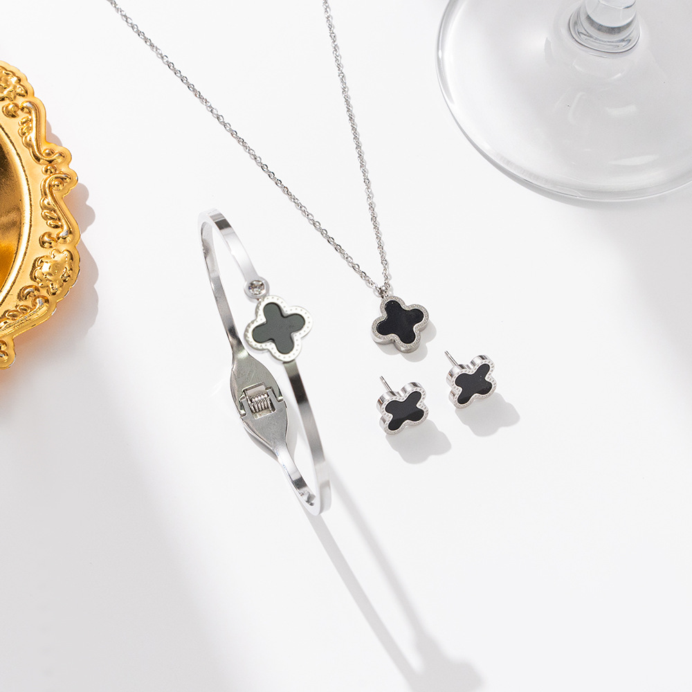 Silver stainless steel natural color four-leaf clover set, fashionable and versatile necklace, women's bracelet, stud earrings, three-piece set, cross-border accessories Specification drawing