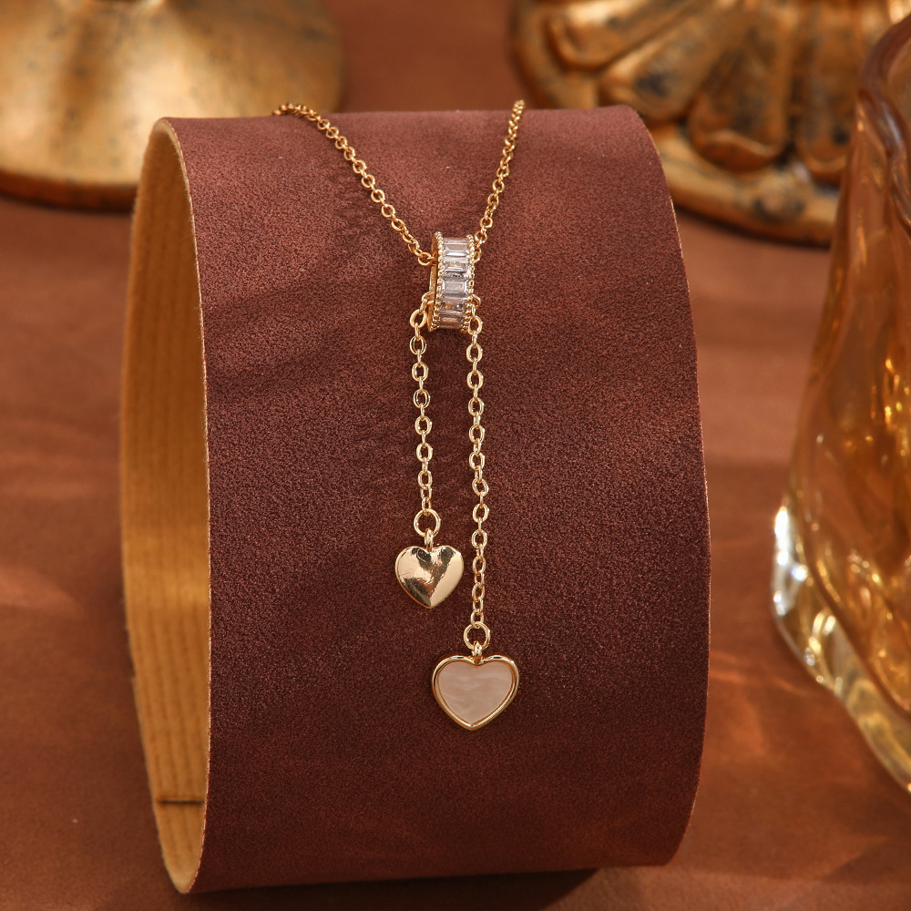 European and American cross-border light luxury copper micro-inlay personalized titanium steel necklace, women's fashionable and high-end look, small waist collarbone chain accessory details Picture