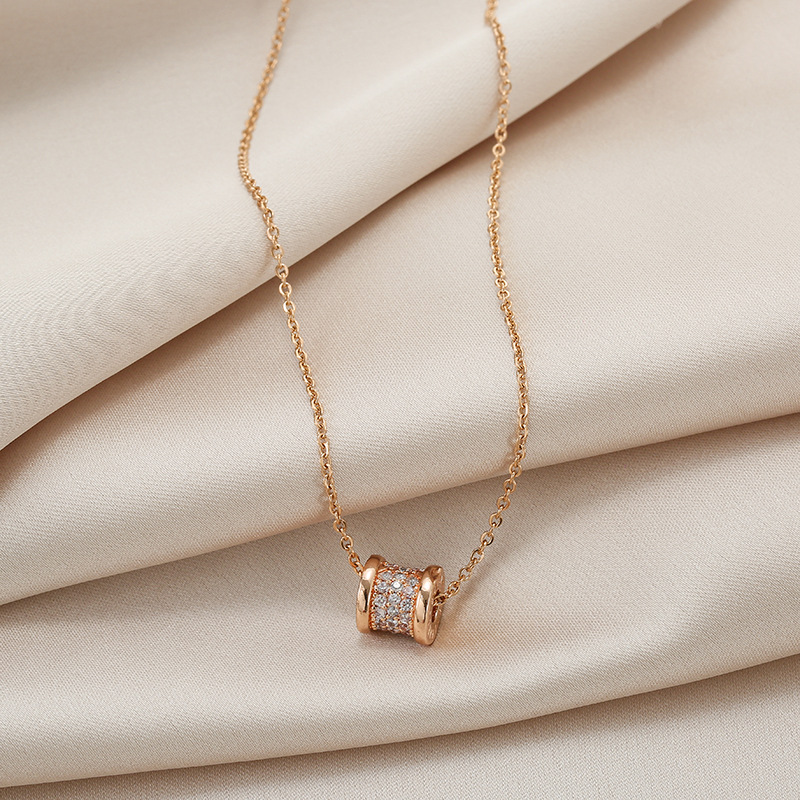 ins trendy and unique style, small waist titanium steel necklace for women, exquisite zircon Korean version new collarbone chain, light luxury necklace Application Scenario