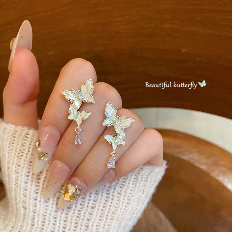 The super ethereal butterfly zircon earrings for women, with a light luxury, niche and high-end feel, and micro-embedded stud earrings, are perfect earrings for summer full figure