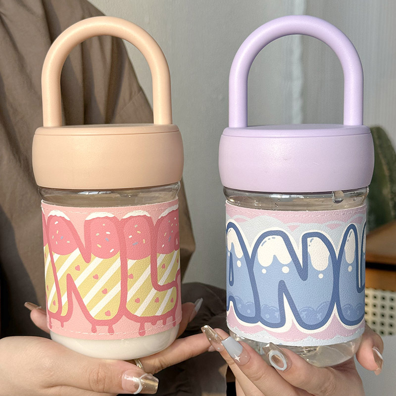 New type of leak-proof sealed direct drinking cup with a handle for girls, featuring an ice cream sleeve and water cup. It is a portable large-capacity plastic cup for direct drinking Application Scenario
