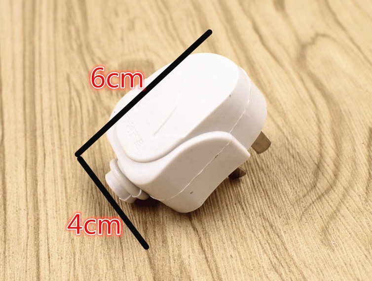 Three-pin plugs, three-pin connections, high-power triangular power supplies, three-hole wire plugs, and three-pole plugs are selling well at street stalls Item Picture