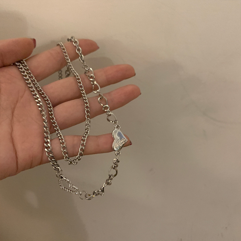 Love hoodie necklace, women's design sense, niche double-layer layered T-shirt chain, collarbone chain, sweet and cool accessory necklace Application Scenario