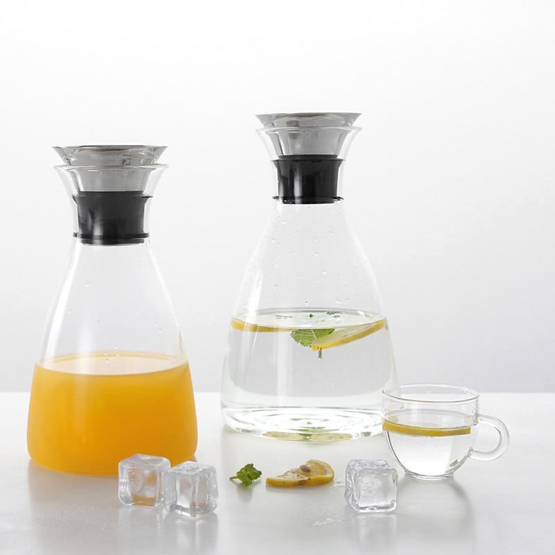 Danish-style SOLO stainless steel lid cold water bottle, large-capacity cold water bottle, high borosilicate glass anti-side leakage juice bottle Application Scenario