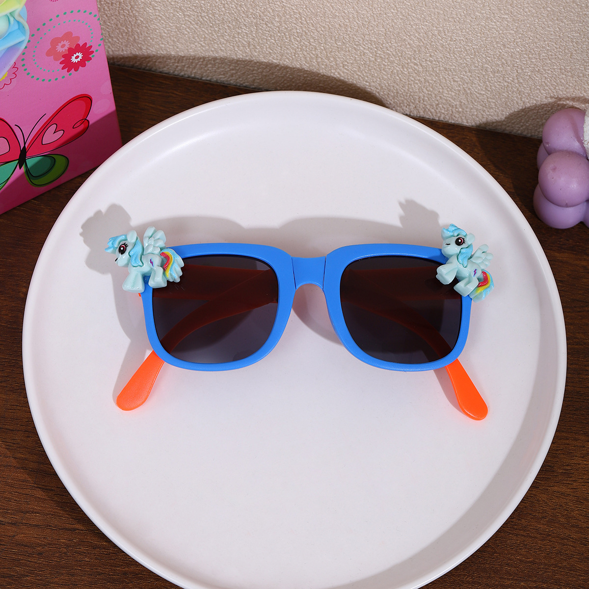 Children's folding sunglasses, cute cartoon sunglasses, outdoor sun protection polarized sunglasses for boys and girls, heart-shaped sunshade glasses details Picture