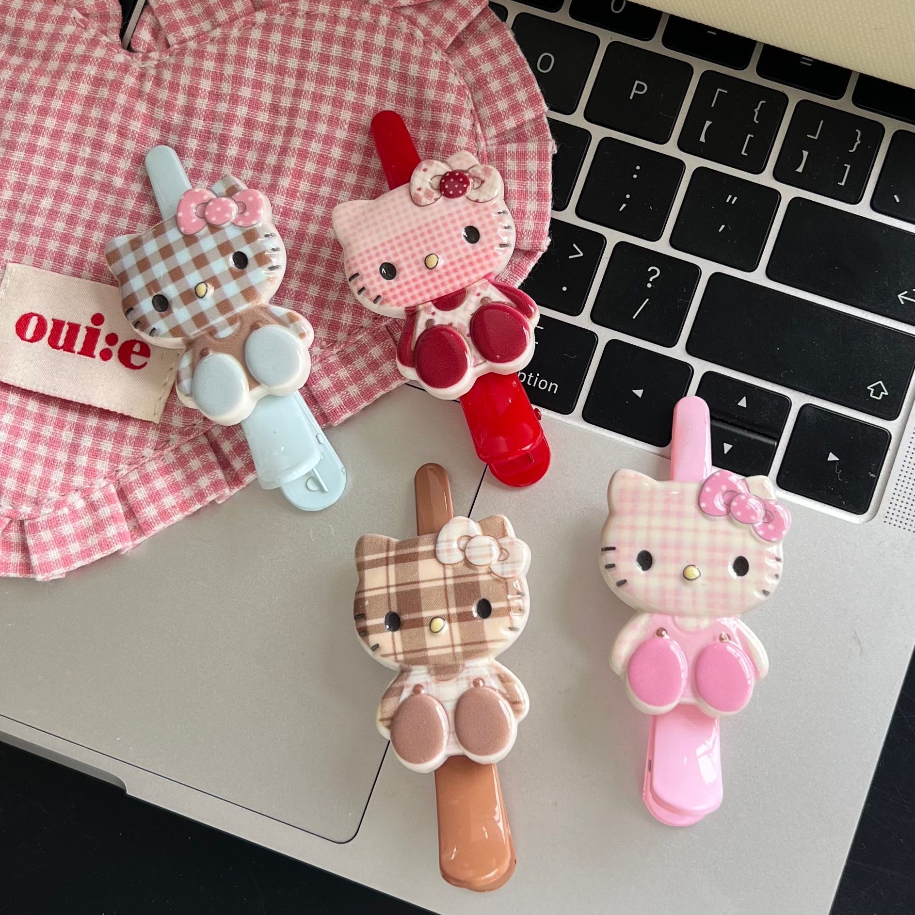 New Japanese-style checkered KT cat tip clip, ins girlish side bangs clip, cartoon headwear, versatile hair clips Application Scenario