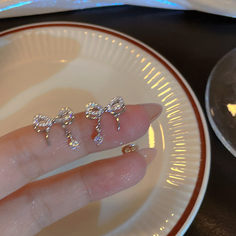 Super ethereal and exquisite hollowed-out bow stud earrings, high-end Japanese and Korean light luxury earrings, women's niche design, sweet and cool earrings details Picture