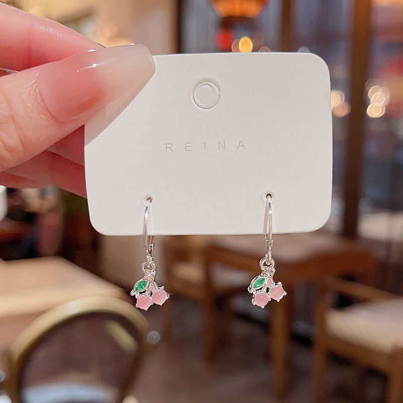 Sweet and cool style cherry ear buckles for girls, versatile and elegant pink cat's eye stone earrings, fresh and simple earrings wholesale full figure