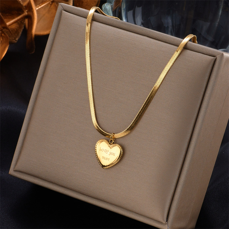 The love heart-shaped pendant titanium steel collarbone chain is a simple, versatile and high-end snake chain necklace with a unique European and American fashion design full figure