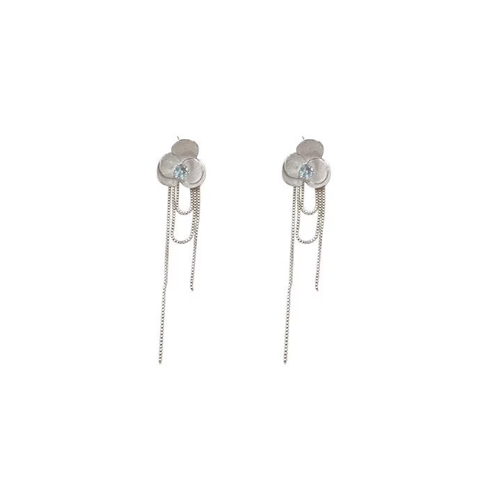 The super ethereal and sweet blue zircon camellia tassel earrings exude a sense of sophistication and elegance for women. The floral stud earrings are popular earrings on the Internet Item Picture