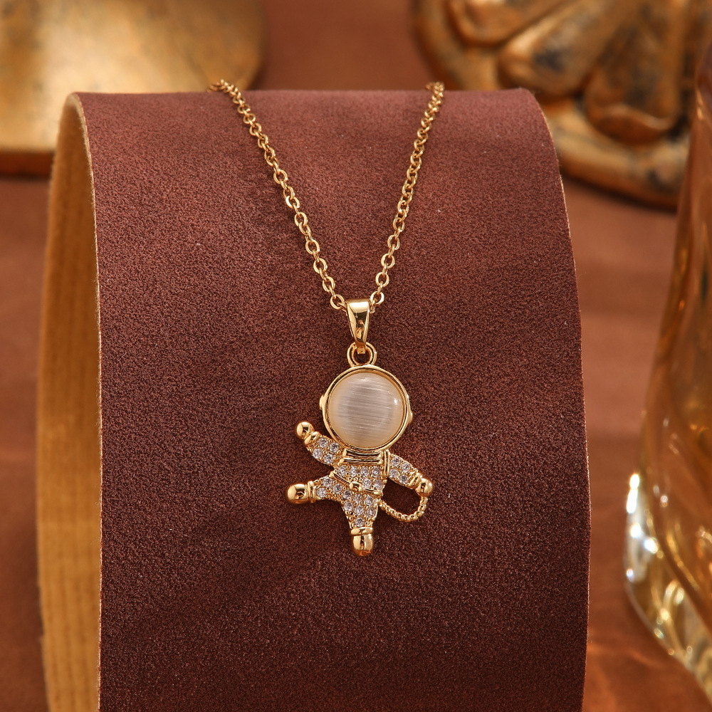 A light luxury cat's eye stone full diamond titanium steel high-end necklace, a unique and versatile collarbone chain for women, a fashionable and individual autumn accessory details Picture