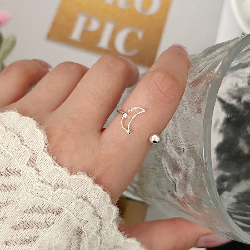 Korean-style simple and sweet moon ring for women, a high-end and elegant ring. Fresh and cute crescent moon, adjustable finger opening details Picture