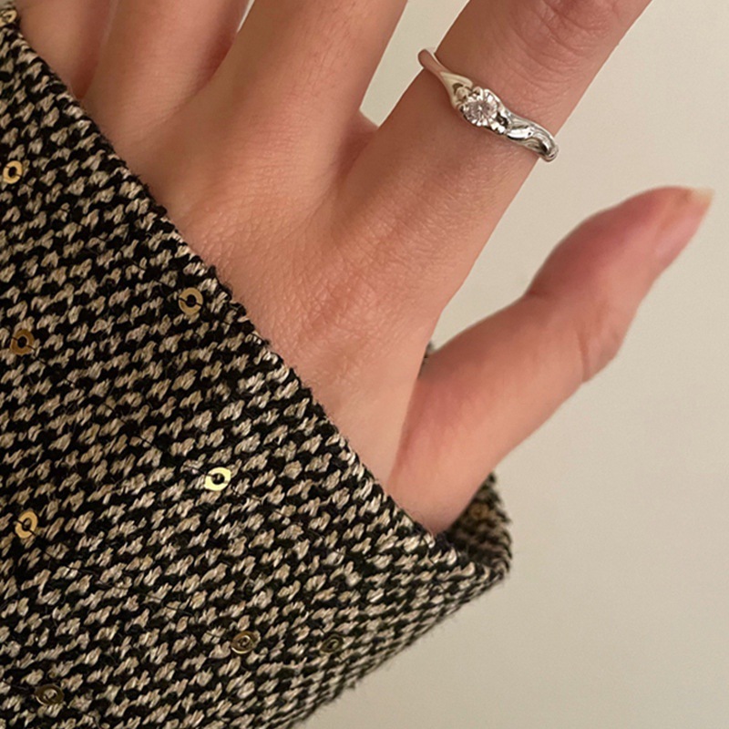A niche design, light luxury trend, zircon inlaid ring for women, simple and individual, irregular ins style, open-mouth eating ring Application Scenario