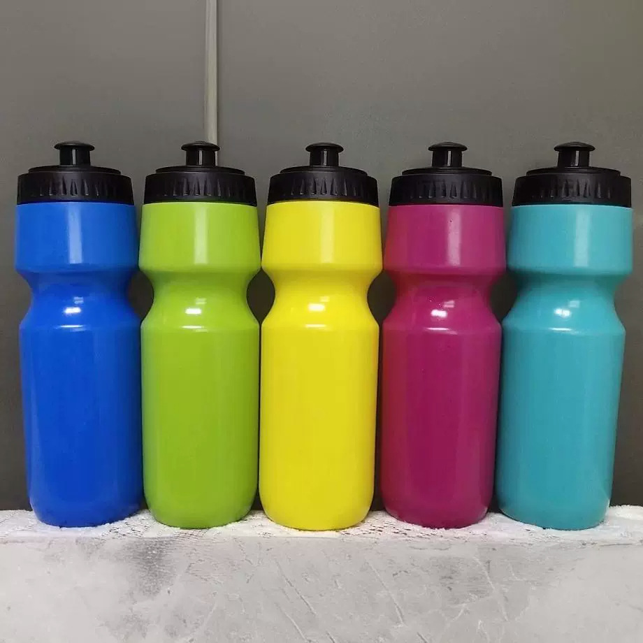 720ML plastic sports water bottle, outdoor sports bicycle extruded water bottle, logo printed, in stock Application Scenario