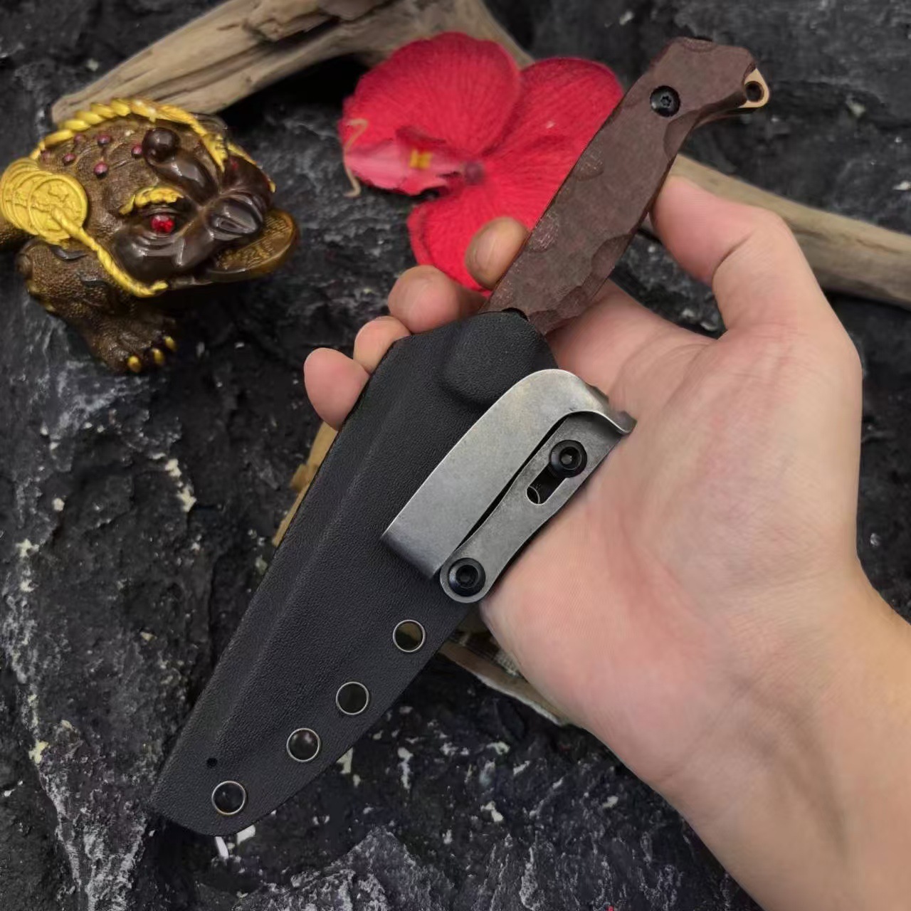 New outdoor small straight knife, high-hardness adventure wilderness survival straight knife, household daily fruit knife, multi-functional small knife Application Scenario