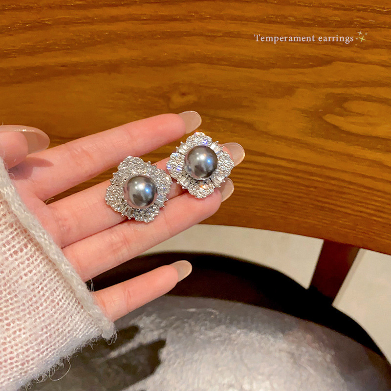 Light luxury, niche, super shiny, full diamond square earrings, women's fashion, versatile and elegant grey pearl stud earrings, internet-famous earrings full figure
